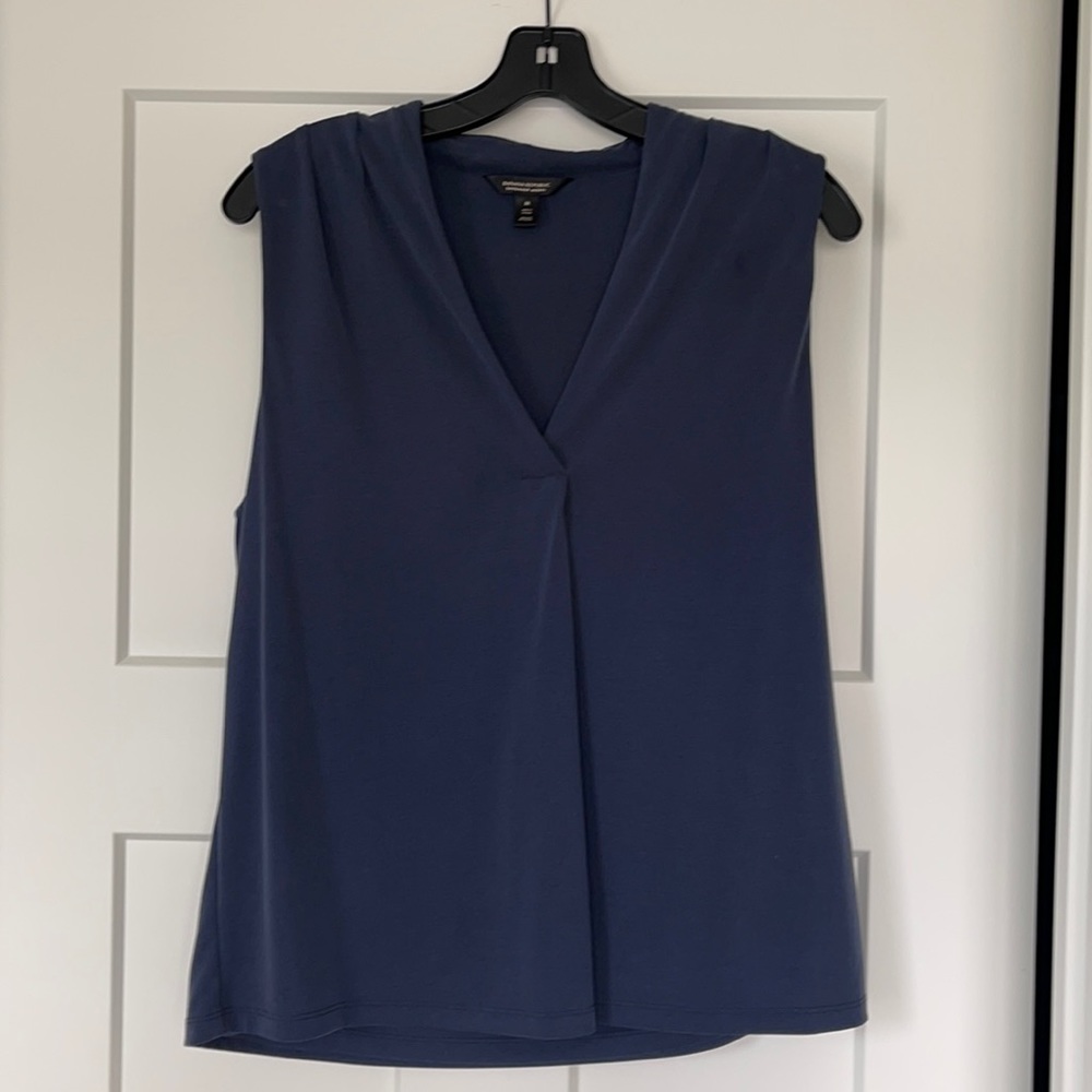 Banana Republic Sleeveless V-Neck Blouse in Navy Blue
